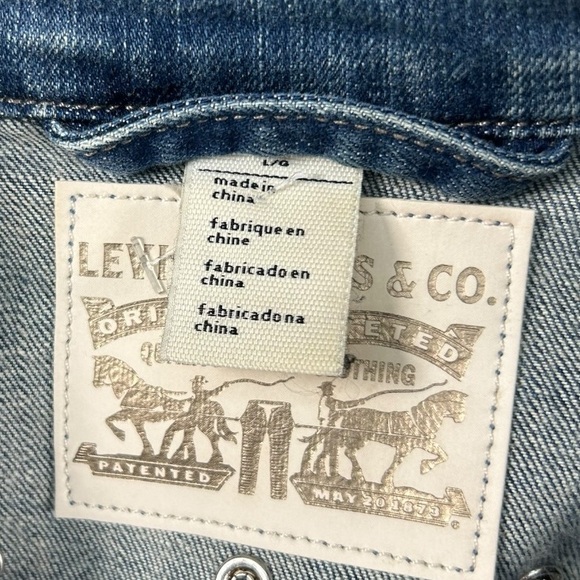 Levi’s Women’s Cropped Blue Denim Jean Jacket – Size L Red Embellished Detail - Picture 4 of 10